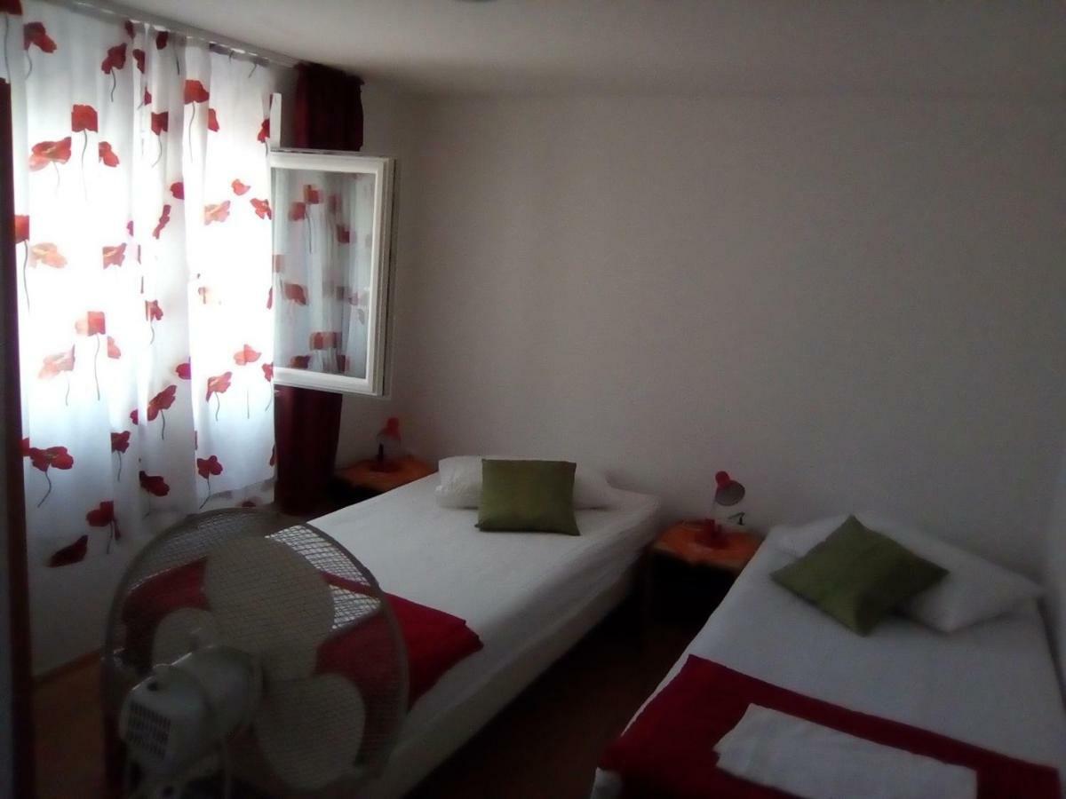 Holiday Home Zeljana Kaprije Esterno foto